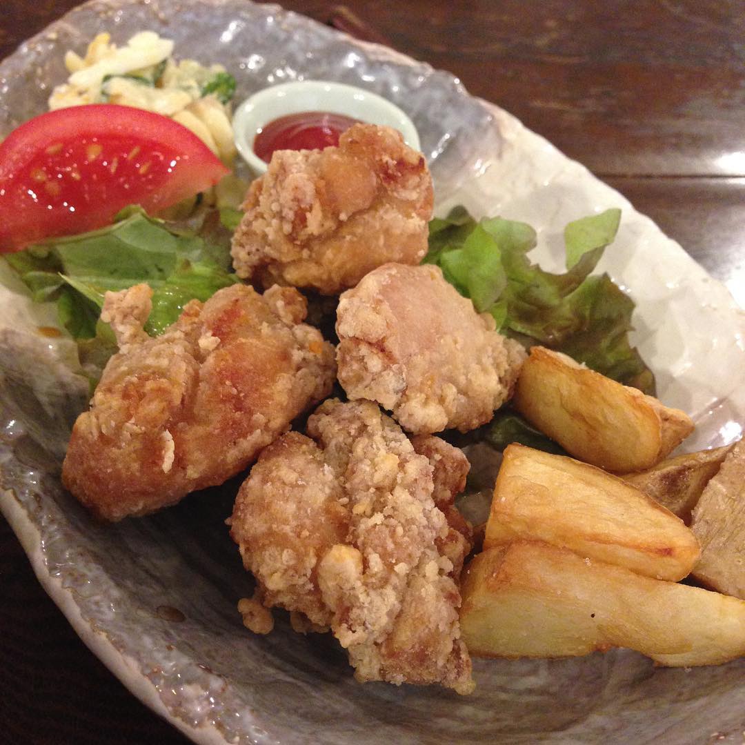 今日のまかないは「鶏のから揚げとポテトフライ定食」です。 久しぶりのから揚げ。 今日は息子が「リトスタのから揚げが食べたいからお弁当お願いします」と言ってたのでお弁当買いました。（い）