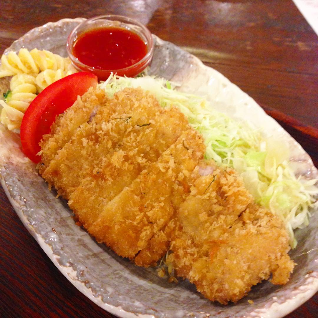 今日のまかないは「しそちりめんとんかつ定食」です。久しぶりのとんかつです。お腹も大満足。帰りは少し歩こうと思います。（い）