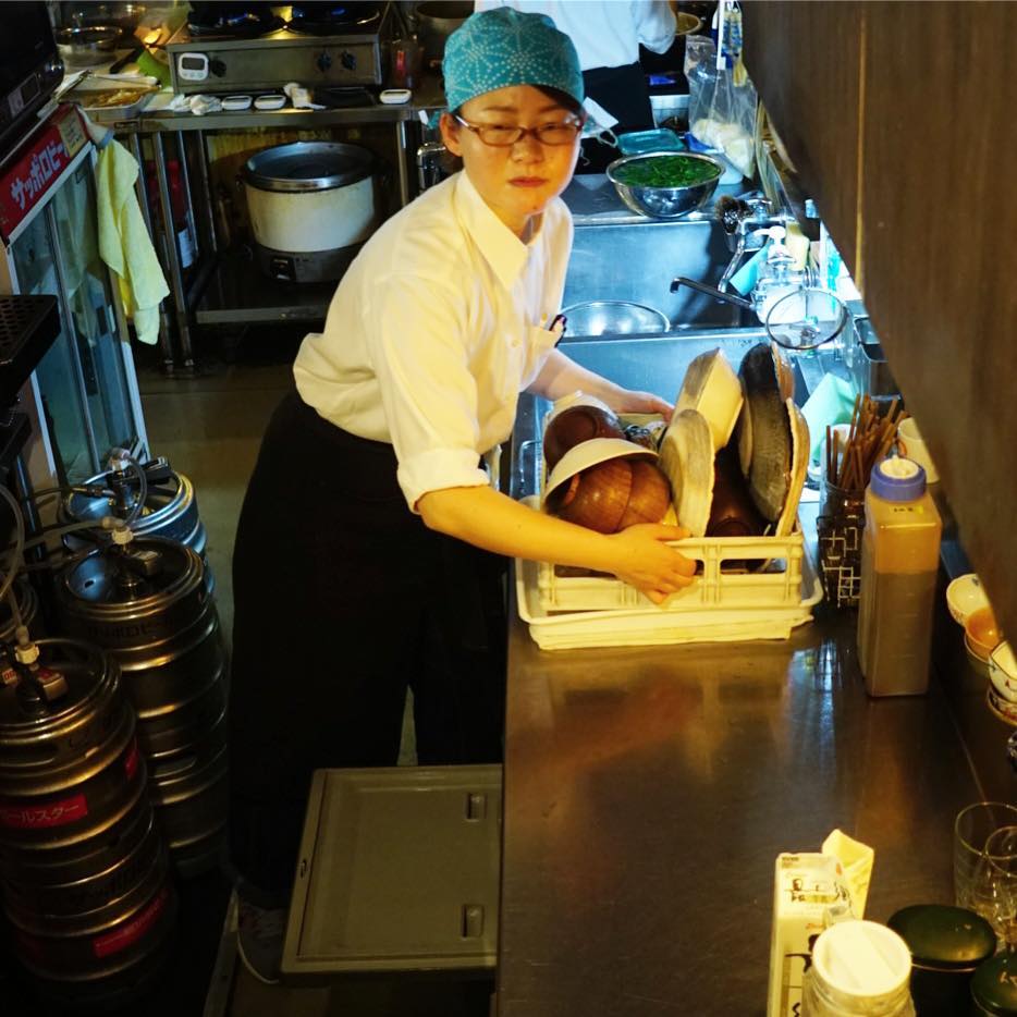 うめさんはせっせと洗い物を食洗機に…いや、おいしいごはんの写真のみならず、やっぱりみんなの小さな働きっぷりを、またちょこちょこアップしていきたいですね、今年はさ（お）