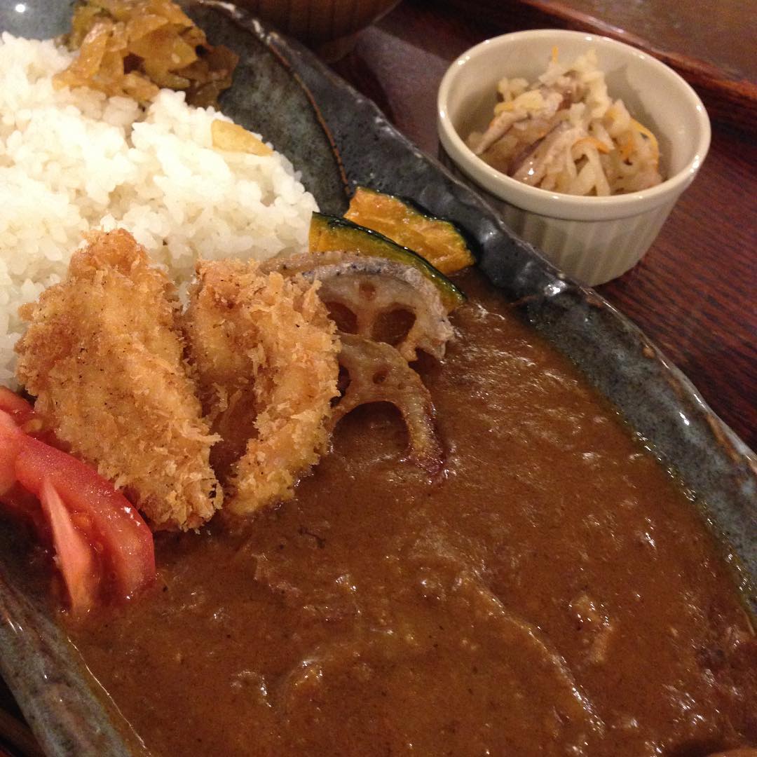 今日のまかないは「チキンカレー」です。 久しぶりにリトスタカレー食べました。ランチ限定のチキンカツカレーは今月いっぱいです。 お待ちしてます。（い）