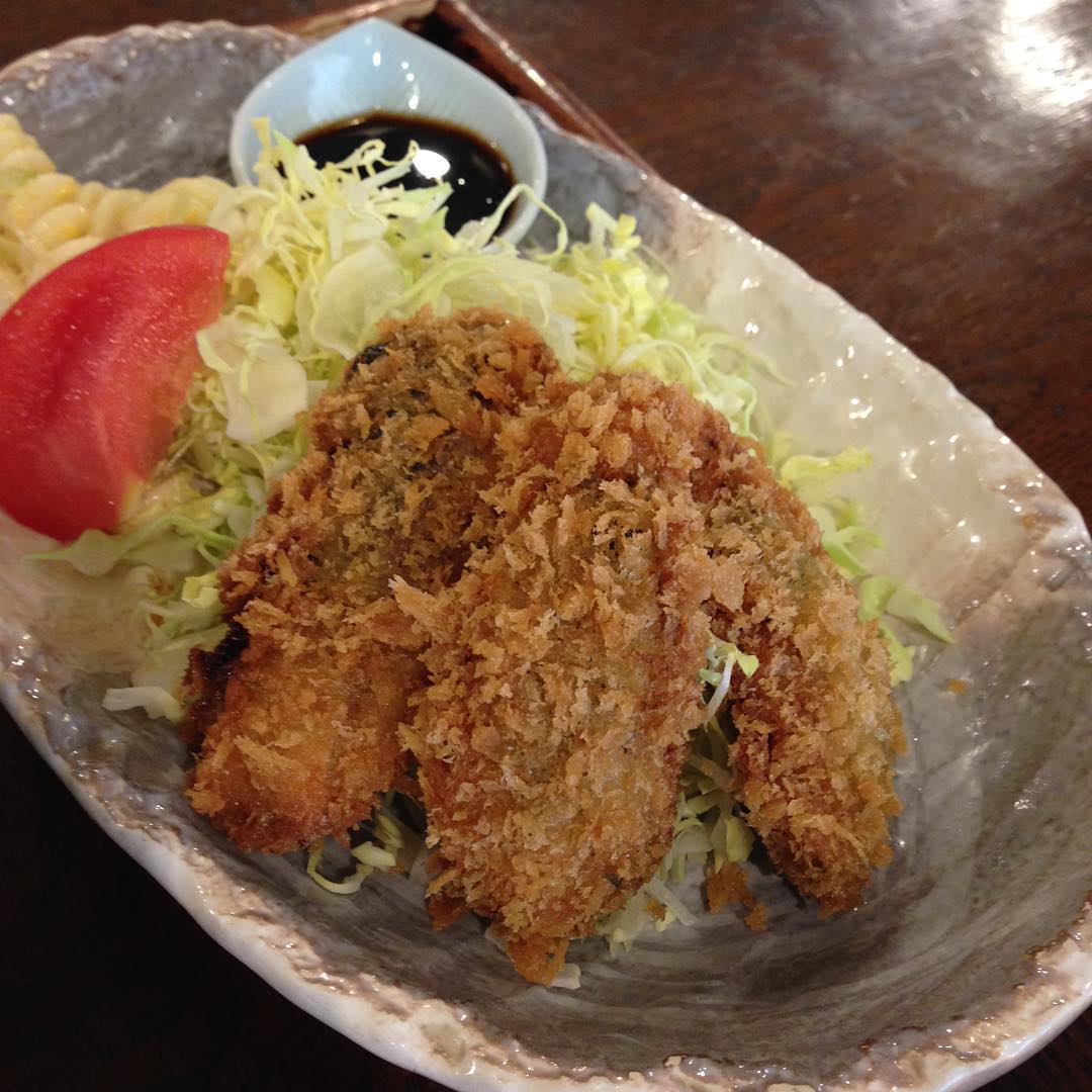 今日のまかないは「サバのマスタードフライ定食」です。 今日は暖かくなりましたね。花粉がツラいけど春が近づくとなんだか嬉しくなります。（い）