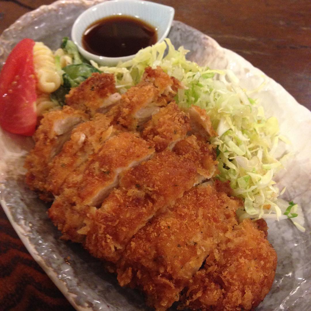 今日のまかないは「チキンカツ ハーブ風味定食」です。 明日はお休みをもらったので甲府に息子のサッカーの試合を見に行ってきます。ついでに美味しいもの食べてきます。（い）