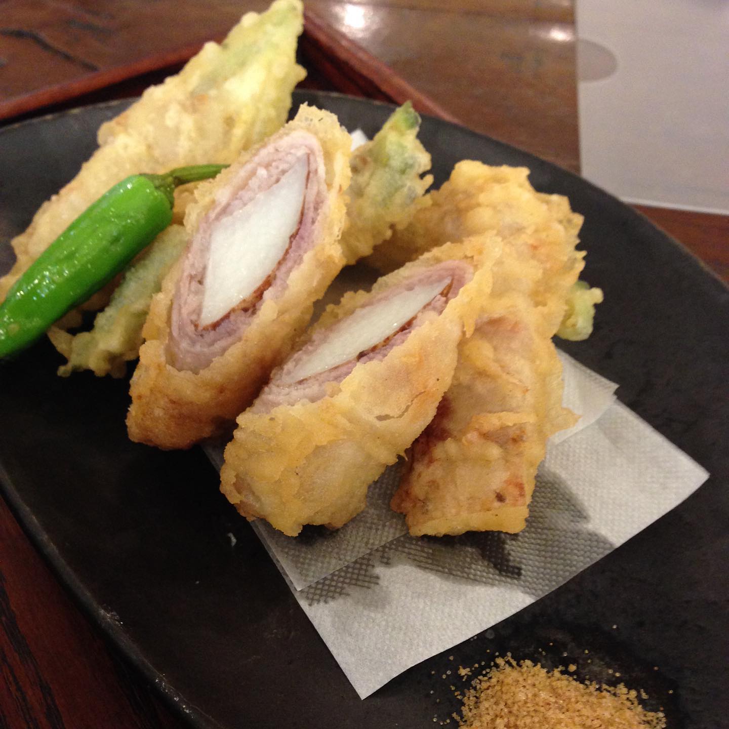 今日のまかないは「ゴーヤと長芋の豚肉巻き揚げ定食」です。 今日は暑かったですね。 5月なのに…暑すぎる。 バテないように気をつけましょうね。（い）