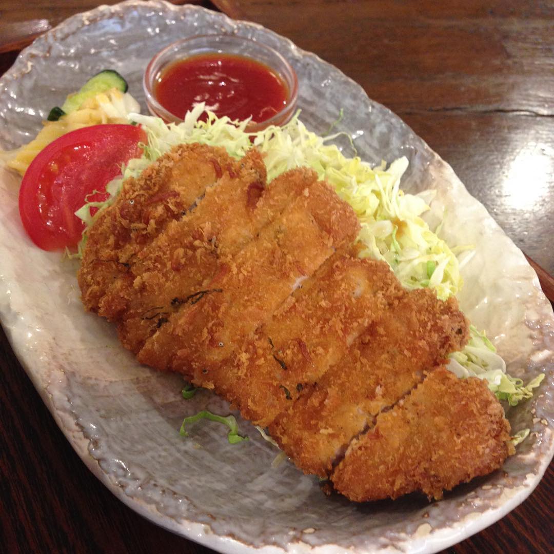 今日のまかないは「しそちりめんトンカツ定食」です。 今日は朝から晴れましたね。嬉しくて洗濯機３回まわしました。（い）