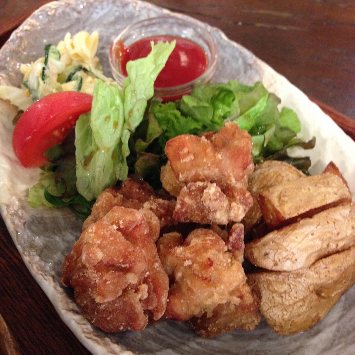 今日のまかないは「鶏のから揚げとポテトフライ定食」です。 今週は息子がテストでお弁当がなかったので楽ちんでした。来週は体育祭があるのでから揚げ弁当にしようかな…（い）