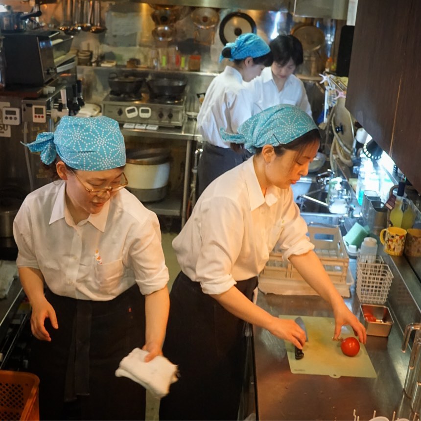 さてとおはようございます。母の日の週末は土曜日…当店今日からまたいつも通りの通常営業ですよと…先週末加入の新パダワンをフォローしつつ、早番スタッフはすっかり勢ぞろいの新シフトで参ります！ランチもぜひ！（笑）（お）