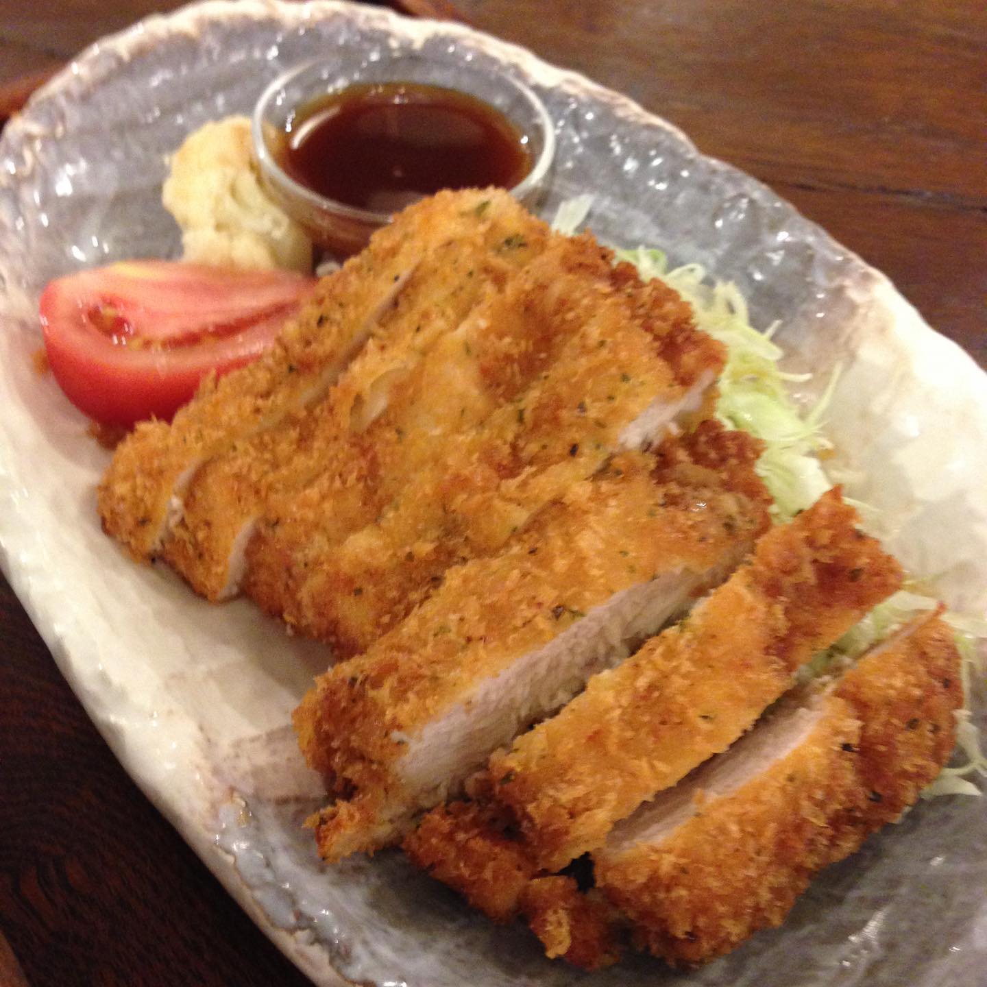 今日のまかないは「チキンカツ ハーブ風味定食」です。梅雨入りしちゃいましたね。昨日は少し晴れ間が…慌てて洗濯物をベランダに出しました。
もうすでに晴れの日が恋しいです。（い）