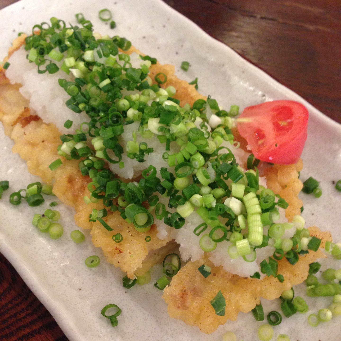 今日のまかないは「ねぎとん定食」です。
大根おろしとねぎ、ポン酢があるだけで揚げ物ってことを忘れちゃいます。（い）