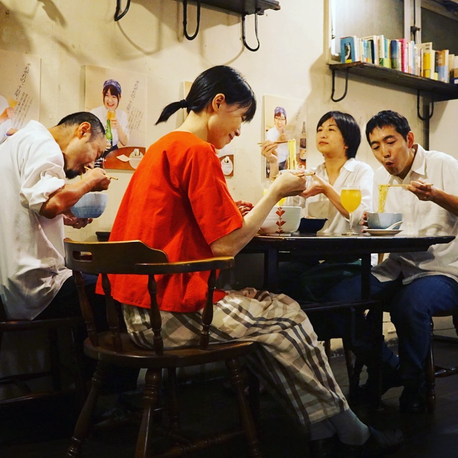 さてと先週は町中華！店長ミヤザキ的にも今回はラーメンの精度も上がったね！と日曜深夜仕事上がりは残りものをみんなでご馳走になりましたが、さてと来週は「イカワタチャーハン」の予定でしたが、まだまだ残暑だ！アジアで行こう！と「茄子ときゅうりのフレッシュキーマカレー」ィ！ヨロシク！（お）