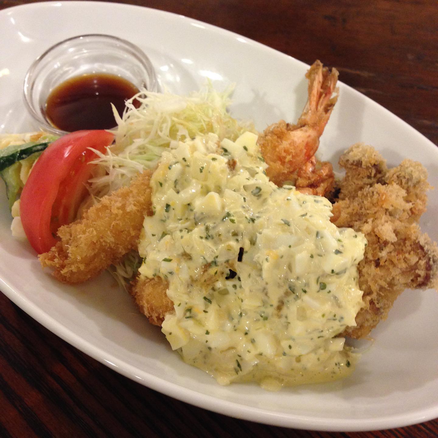 今日のまかないは「エビフライときのこフライ タルタルソース定食」です。
いよいよ明日からお弁当再開です。頑張れ、自分。（い）