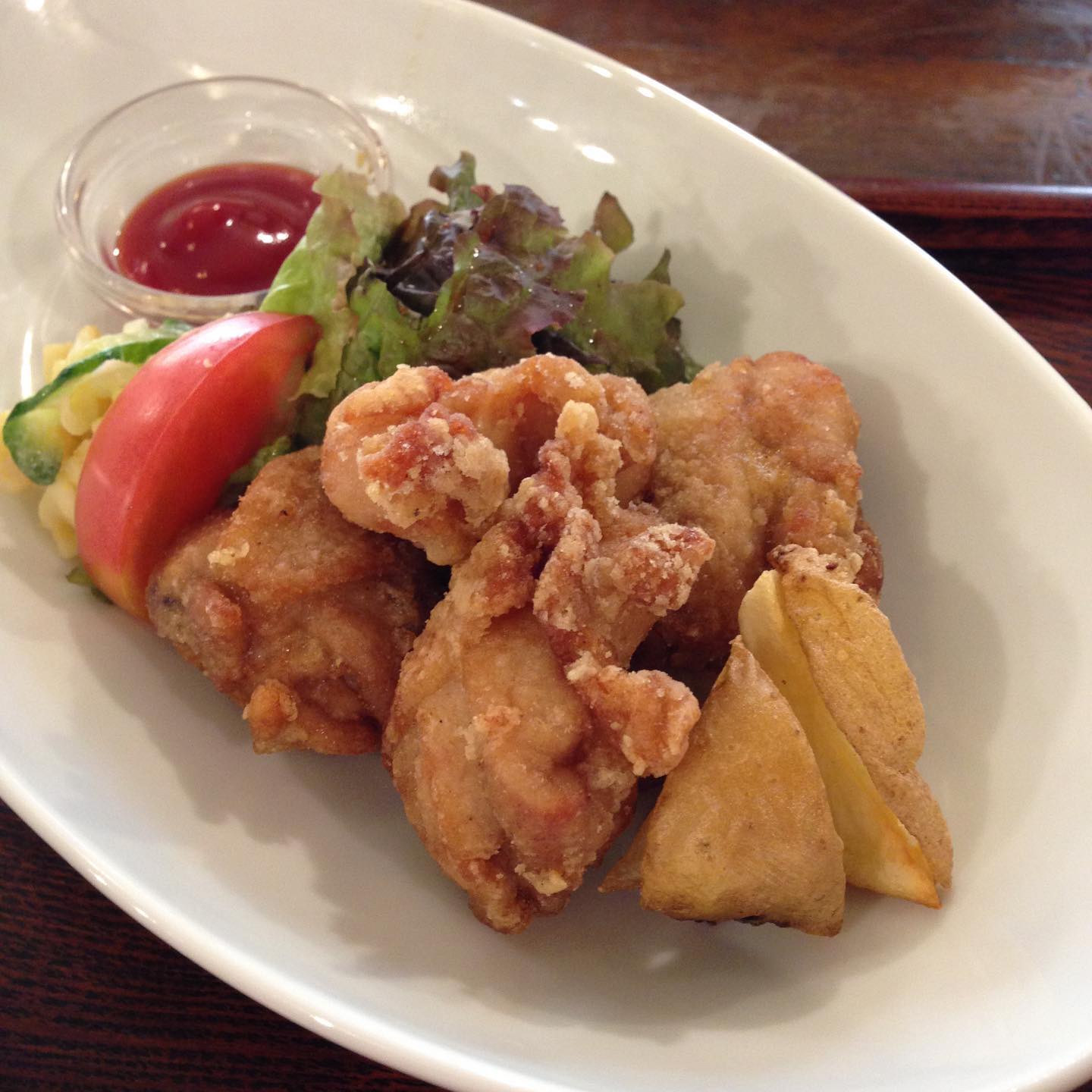 今日のまかないは「鶏のから揚げとポテトフライ定食」です。
リトスタのから揚げ大好きです。2人前は軽く食べれちゃいそうです。（い）