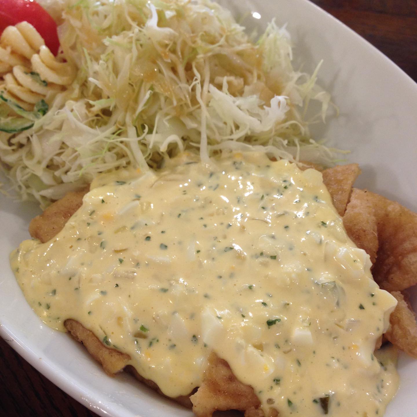 今日のまかないは「甘酢チキン タルタルソース定食」です。
昨日、6月に作った梅ジュースを飲みました。
今年も美味しくできました。梅と氷砂糖入れるだけなんですけどね。（い）