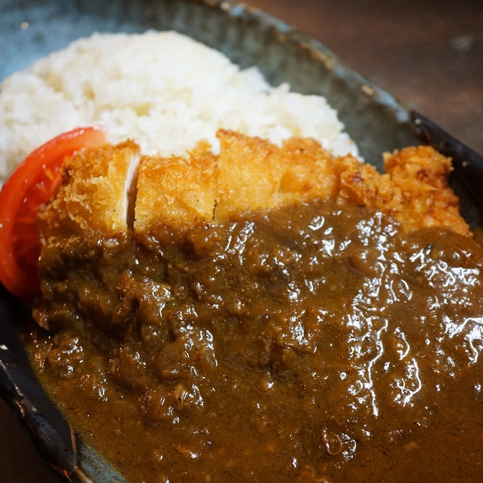 さてと最後のセンター試験の土曜日は受験生がんばれ！は季節の特別ランチ！「チキンカツカレー」がいいじゃない？と、ワタクシ最後の共通一次に最初のセンター試験とそんな端境で受験した組みです、えぇ、なんだかんだどっちも思うようにいかず結局スベリドメの私立でしたけどね（苦笑）…お昼時はぜひ！（お）