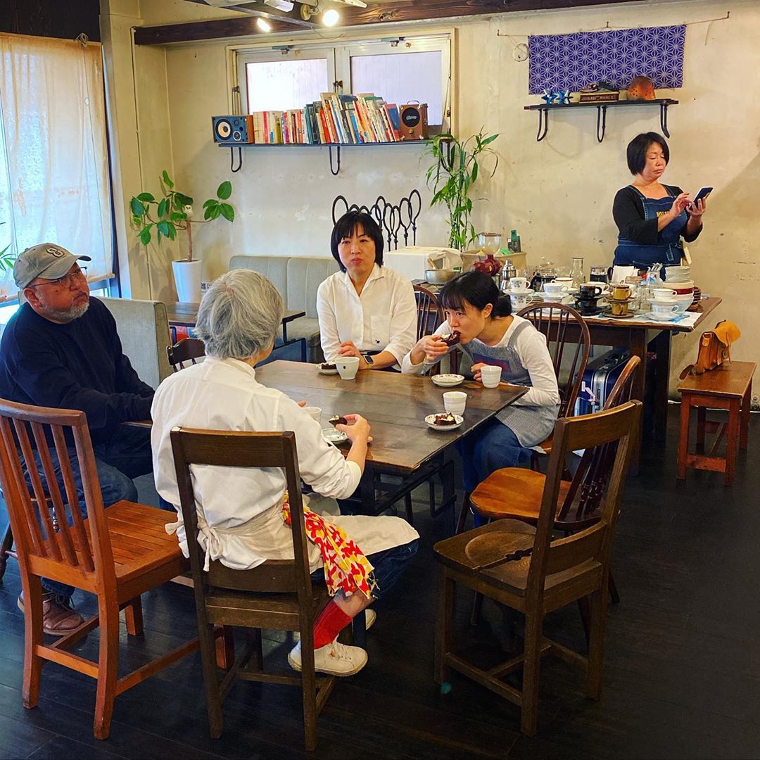 さてと今年最初の日曜日は昨日に続いて「ひばりスターレストラン」…さすがに昨日よりはちょっと余裕がありますねと（笑）開店前はちらりとお茶タイム（お）